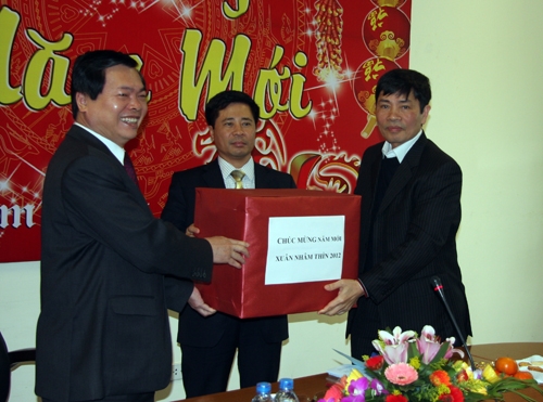 Bộ trưởng Bộ Công Thương Vũ Huy Hoàng: Năm 2012 tập trung đầu tư cho truyền tải điện